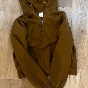 Vuori Women's half zip hoodie sweatshirt